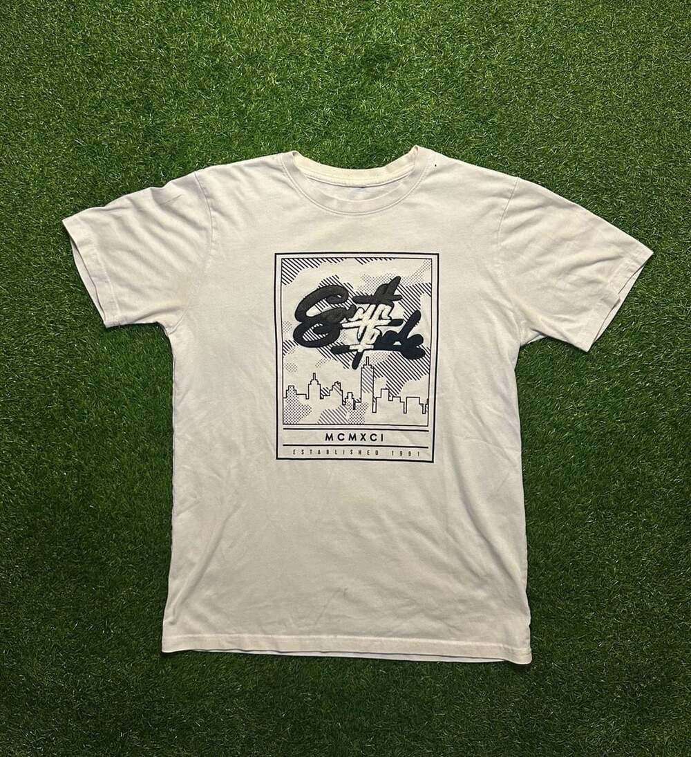 Y2K 2000s Southpole Graphic Tee T-Shirt White MCMXCI Skyline